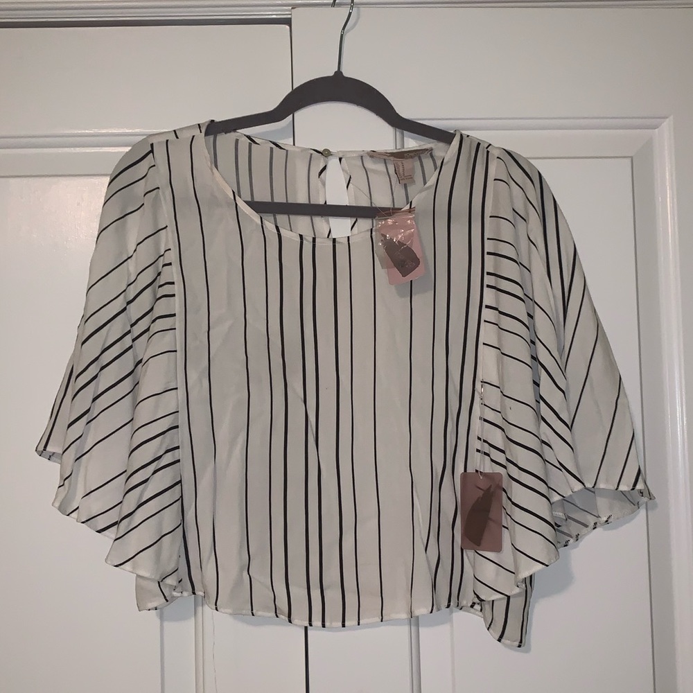 Never been worn with tags Forever 21 crop top